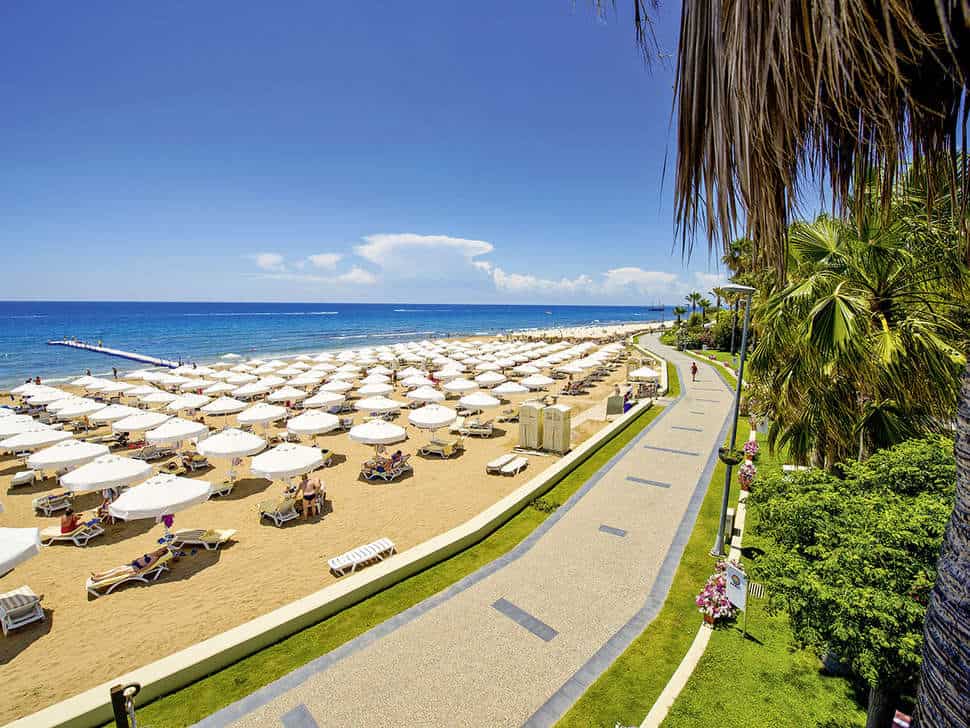 Strand van Barut Hemera Resort & Spa in Side, Turkse Rivièra, Turkije