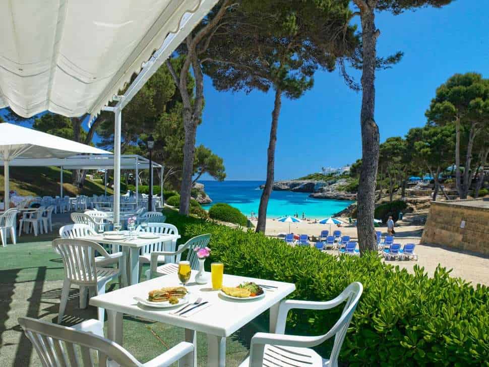 terras inturotel cala azul park in cala dor mallorca spanje Terras van Inturotel Cala Azul Park in Cala d’Or, Mallorca, Spanje