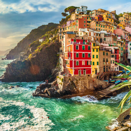 Uitzicht op bekende gekleurde huizen in Cinque Terre in Italië