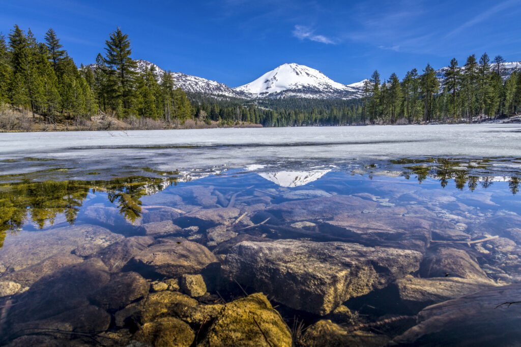 uitzicht lassen peak lassen volcanic national park Uitzicht op Lassen Peak in Lassen Volcanic National Park