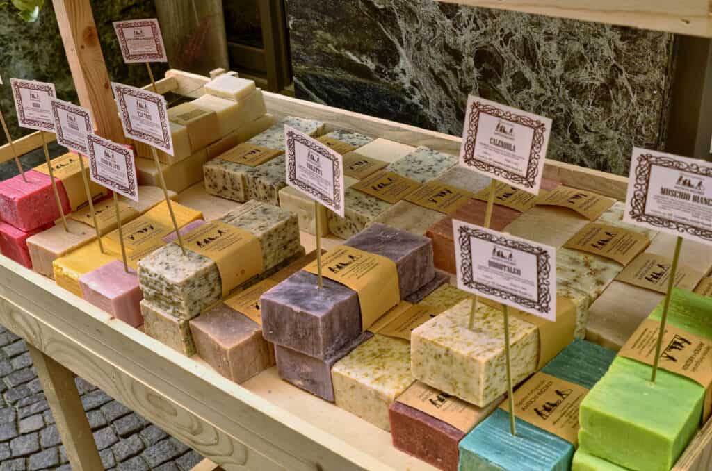 zeep markt verbania Zeepjes op de markt in Verbania