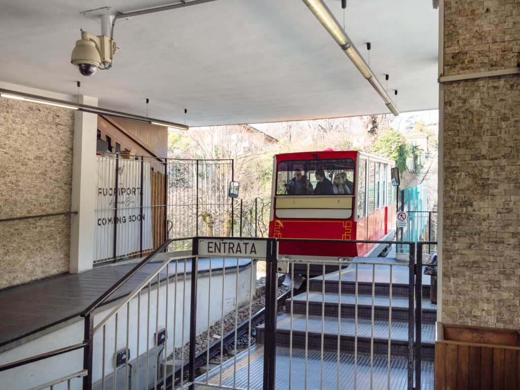 oude kabeltrein bergamo italie Oude kabeltrein in Bergamo, Italië