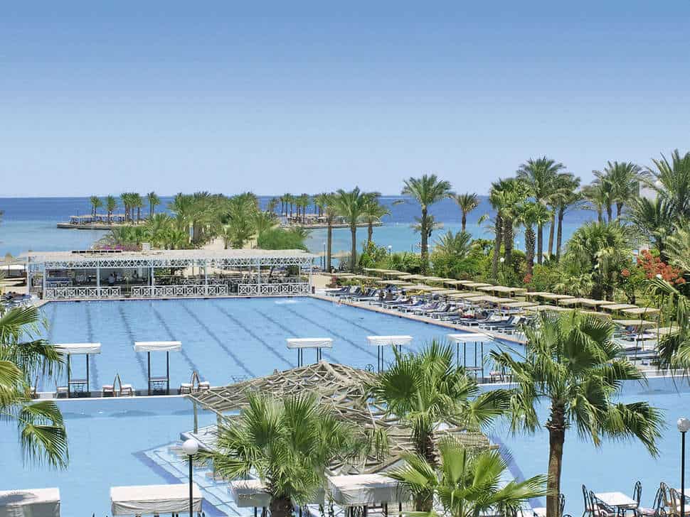 Zwembad van Arabia Azur Beach Resort in Hurghada, Rode Zee, Egypte