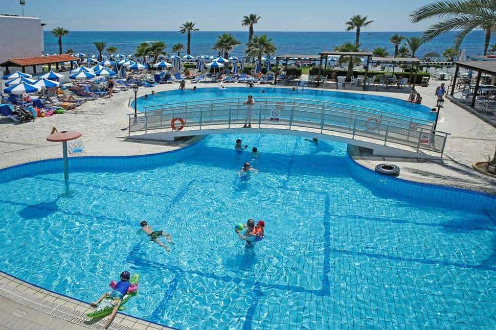 Zwembad van Kefalos Beach Tourist Village in Paphos, Paphos, Cyprus