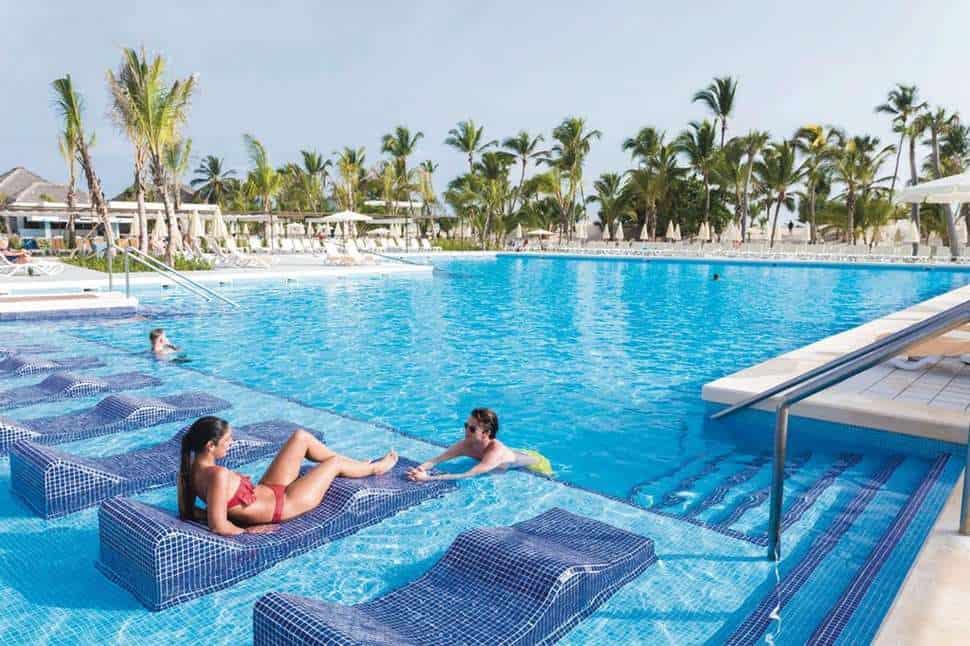 zwembad riu republica in punta cana san juan dominicaanse republiek Zwembad van Riu Republica in Punta Cana, San Juan, Dominicaanse Republiek