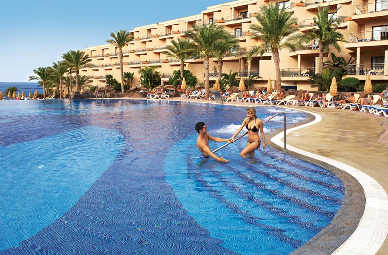 zwembad Riu buena vista Zwembad van RIU Buena Vista in Playa Paraiso op Tenerife