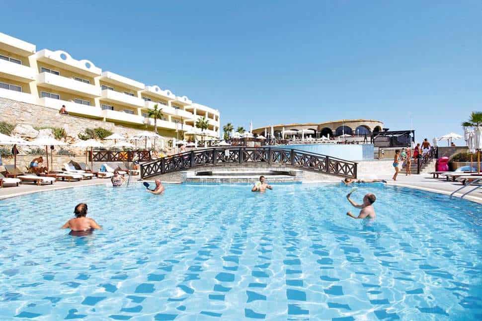 zwembad kalithea horizon royal in kalithea rhodos griekenland Zwembad van Kalithea Horizon Royal in Kalithea, Rhodos, Griekenland