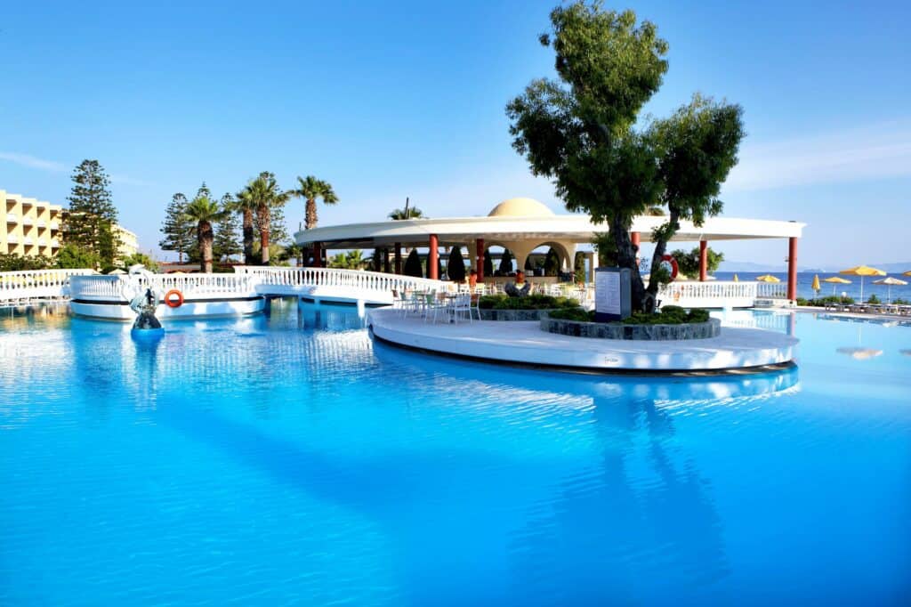 zwembad sunshine rhodes in trianda ialyssos rhodos griekenland Zwembad van Sunshine Rhodes in Trianda (Ialyssos), Rhodos, Griekenland