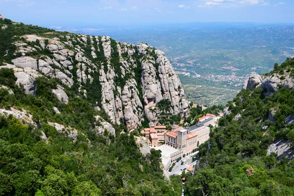 klooster montserrat spanje Klooster van Montserrat in de bergen in Spanje