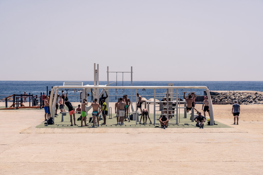 sport strand barcelona Sporten op het strand in Barcelona