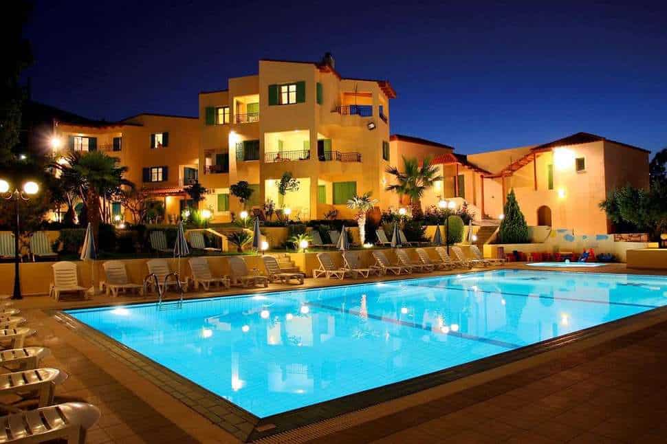 zwembad sylvia appartementen in chersonissos kreta griekenland Zwembad van Sylvia Appartementen in Chersonissos, Kreta, Griekenland