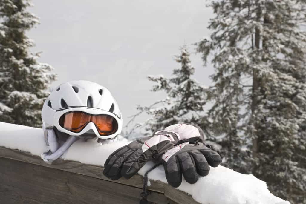 ski helm Skihelm en handschoenen