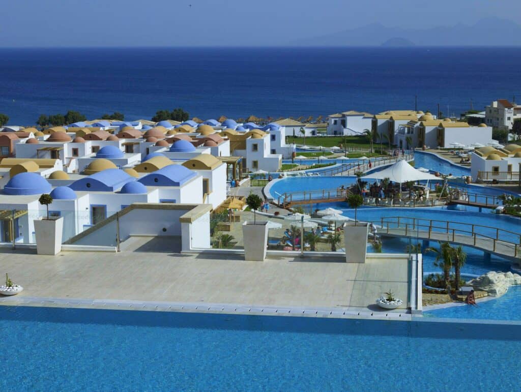 Zwembaden van Mitsis Blue Domes Resort & Spa