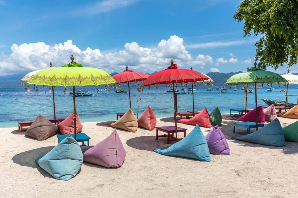 zitzakken strand Zitzakken op het strand van de Gili Eilanden