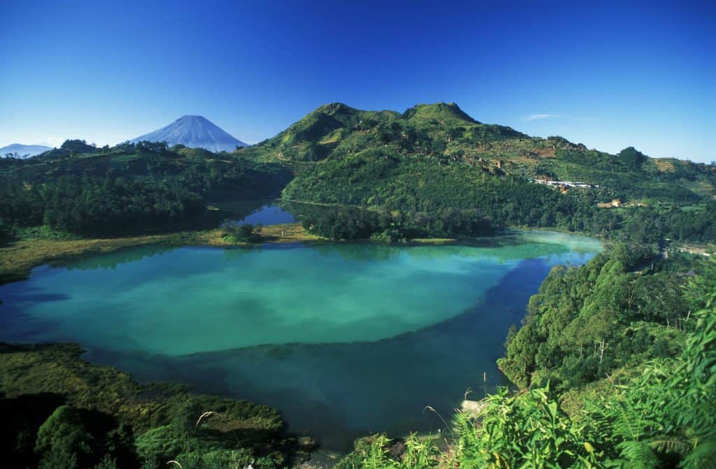 dieng plateau java Uitzicht over het Dieng plateau