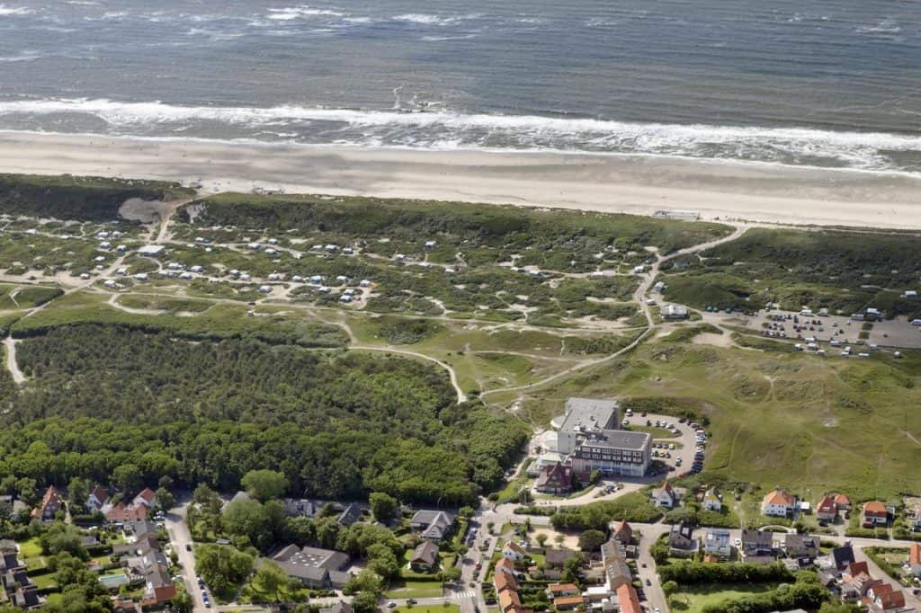 ligging bij strand grand hotel opduin Ligging bij het strand van Grand Hotel Opduin