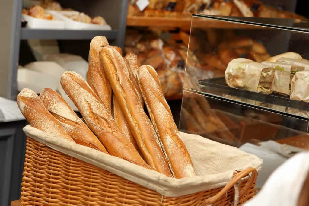 franse stokbrood mandje Franse stokbrood in een mandje