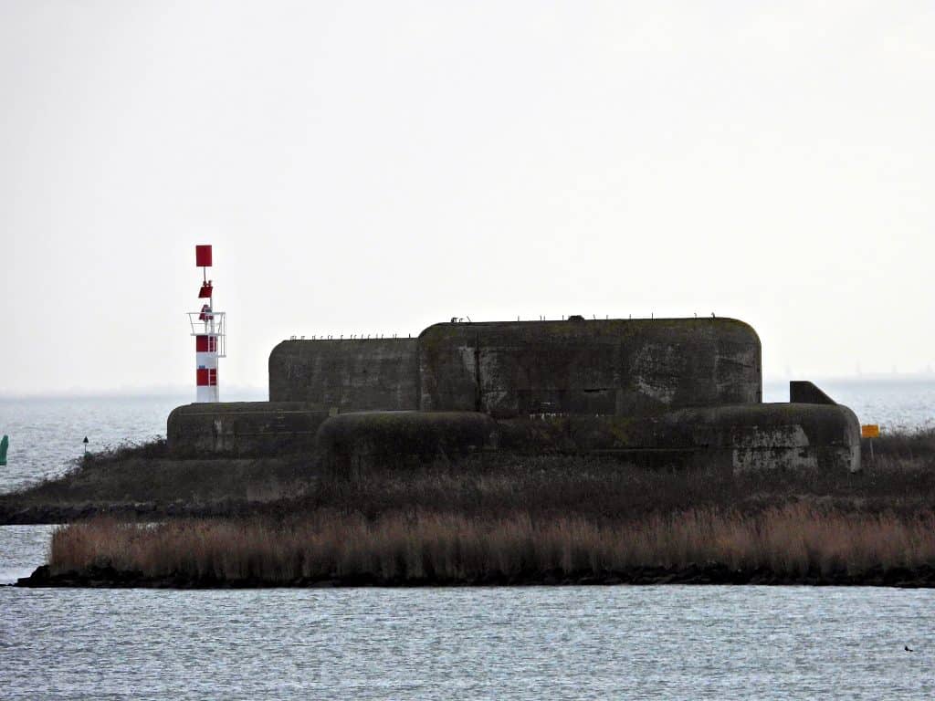 kazematten bunkers afsluitdijk Kazematten Bunkers op de afsluitdijk