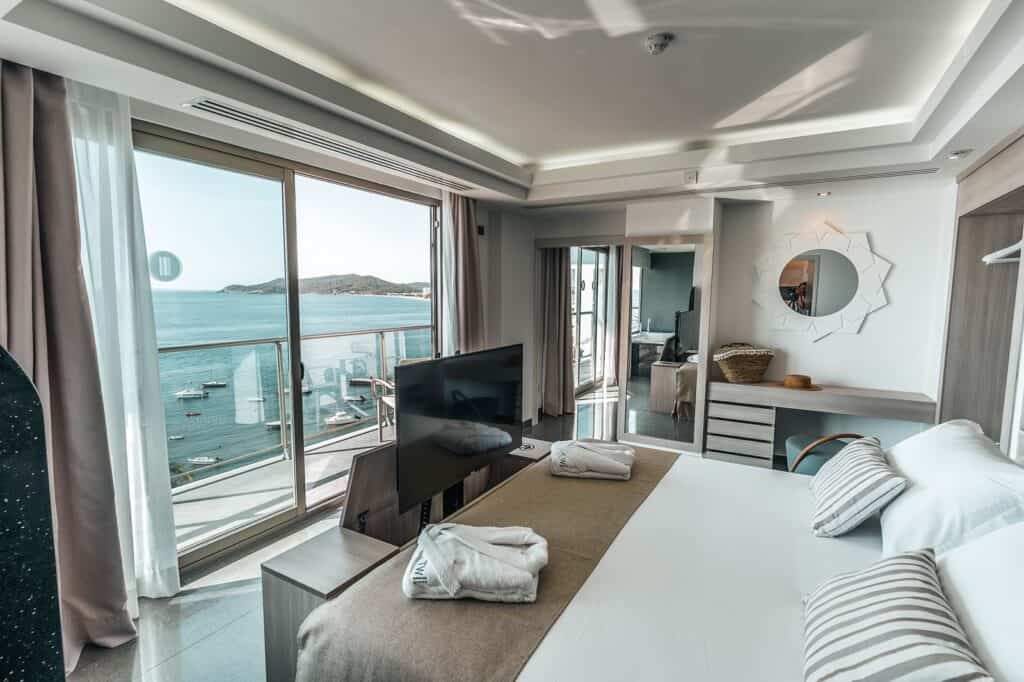 premium hotelkamer van the ibiza twiins Premium hotelkamer van The Ibiza Twiins