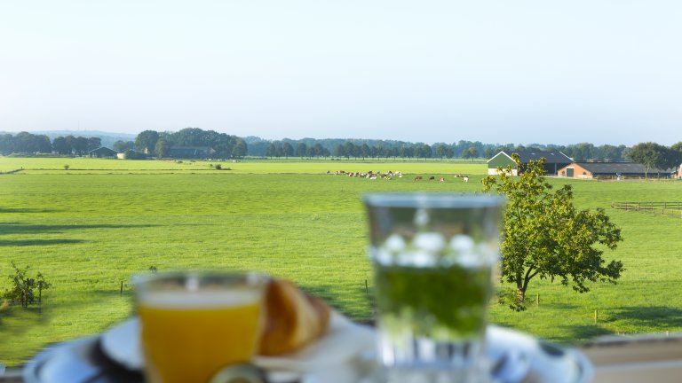 uitzicht terras hotel zonneheuvel Uitzicht op terras van Hotel Zonneheuvel