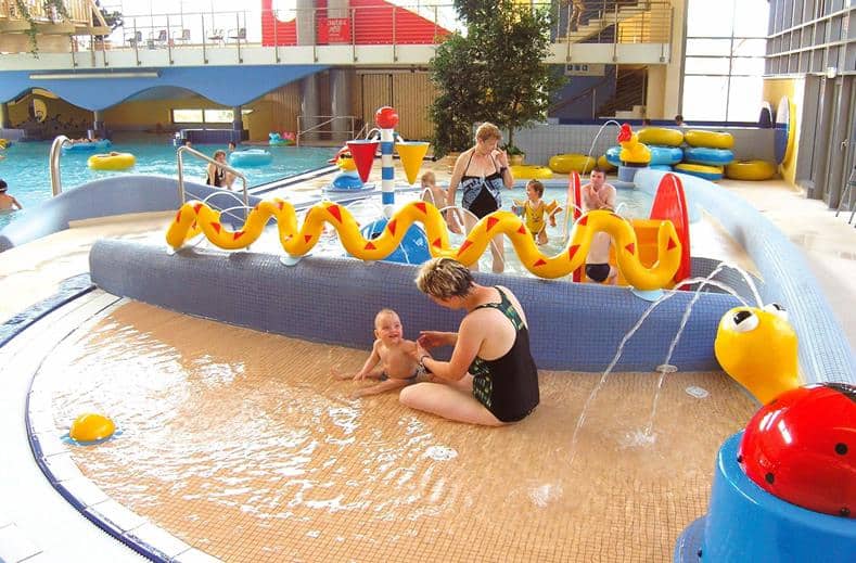 zwembad vakantiepark hasseroder saksen anhalt Zwembad van vakantiepark Hasseröder in Saksen-Anhalt