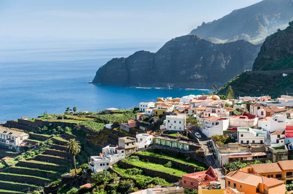 dorp met uitzicht zee la gomera Dorp met uitzicht over zee op La Gomera