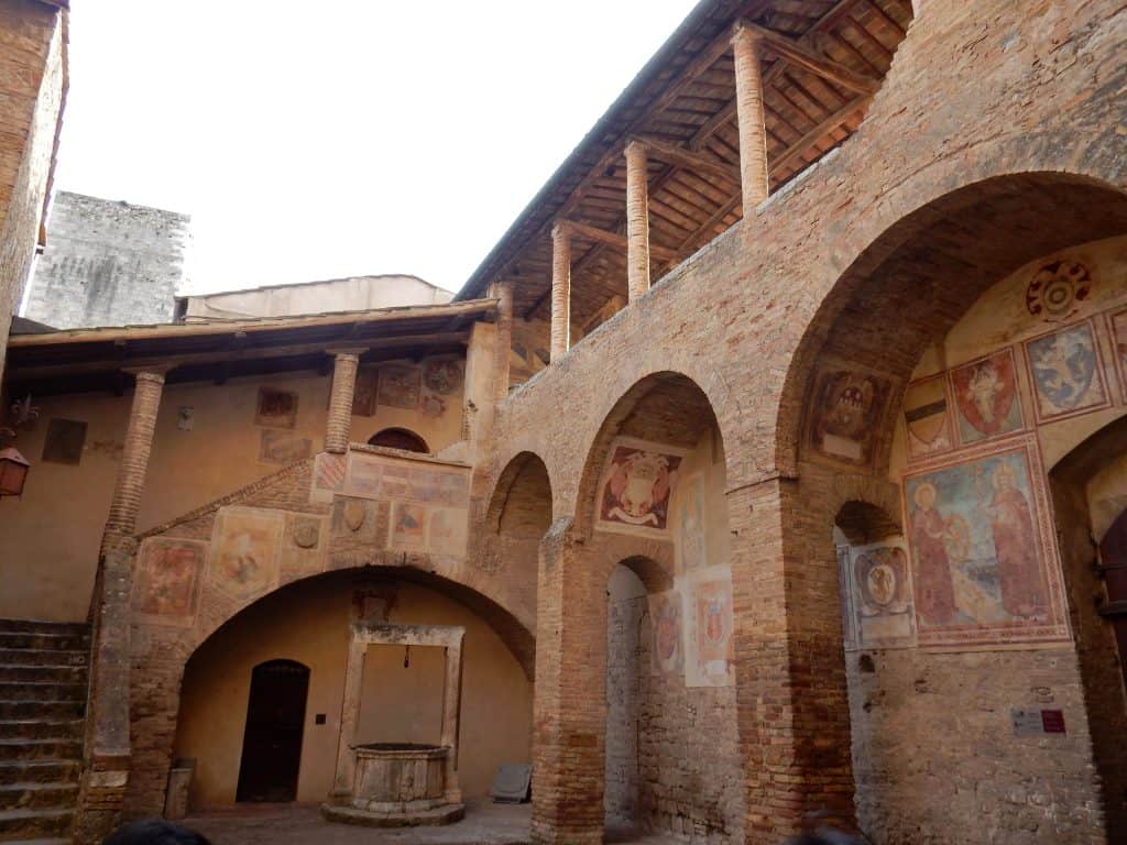 palazzo nuovo del podesta san gimignano Palazzo Nuovo del Podestà in San Gimignano