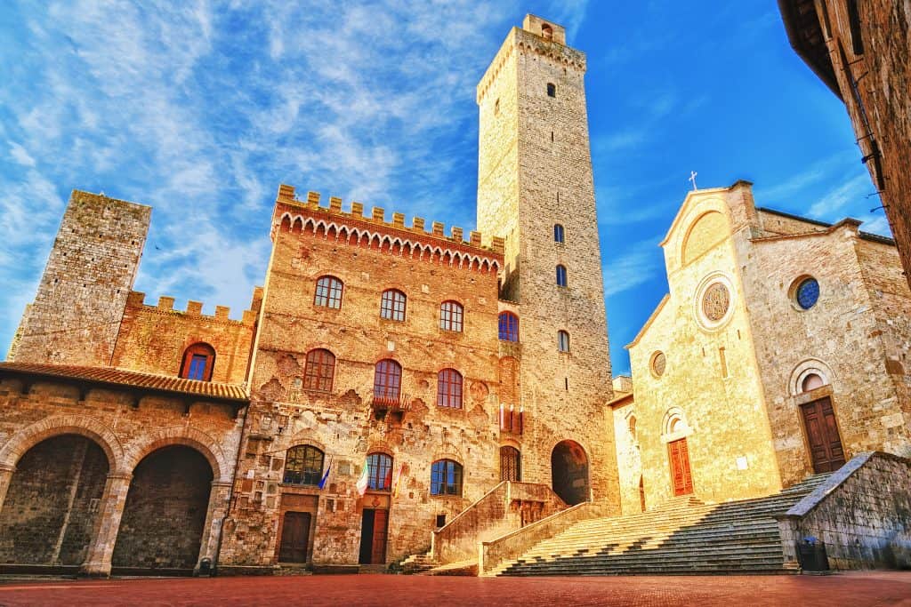 piazza del duomo san gimignano Piazza del Duomo in San Gimignano