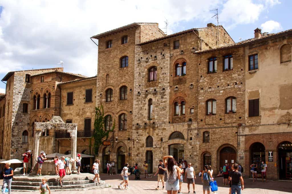piazza della cisterna san gimignano Piazza della Cisterna in San Gimignano