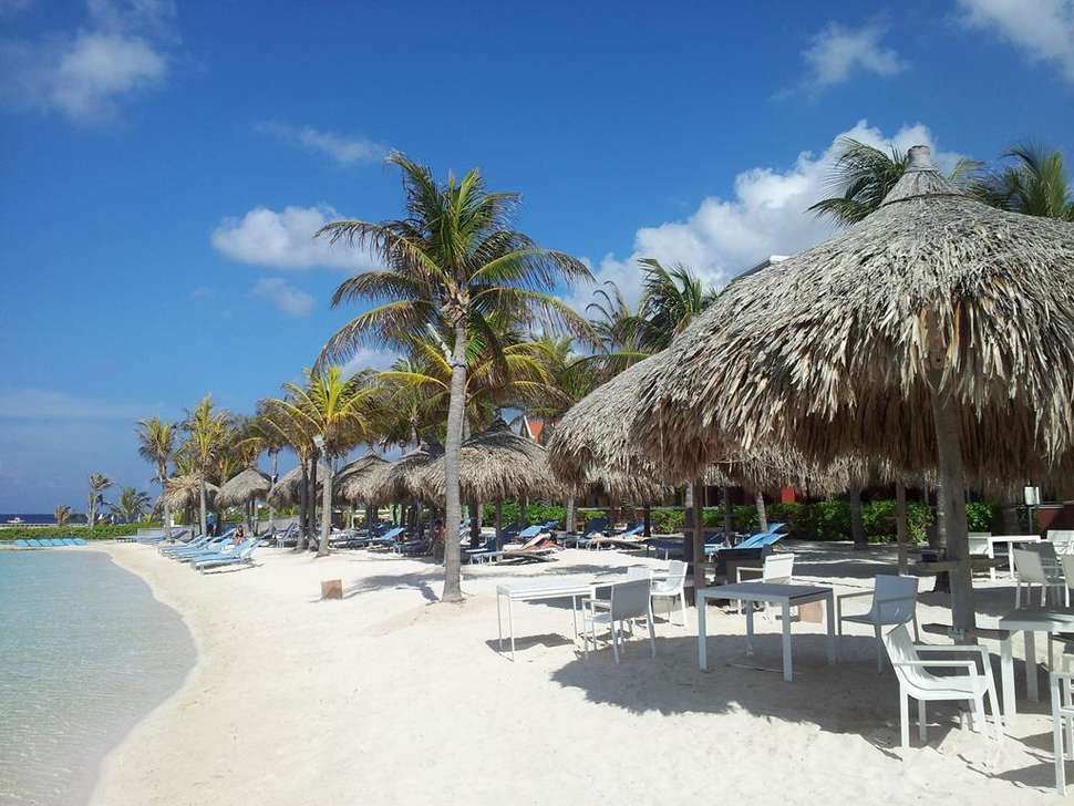 privestrand van renaissance curacao resort casino Privéstrand van Renaissance Curacao Resort & Casino