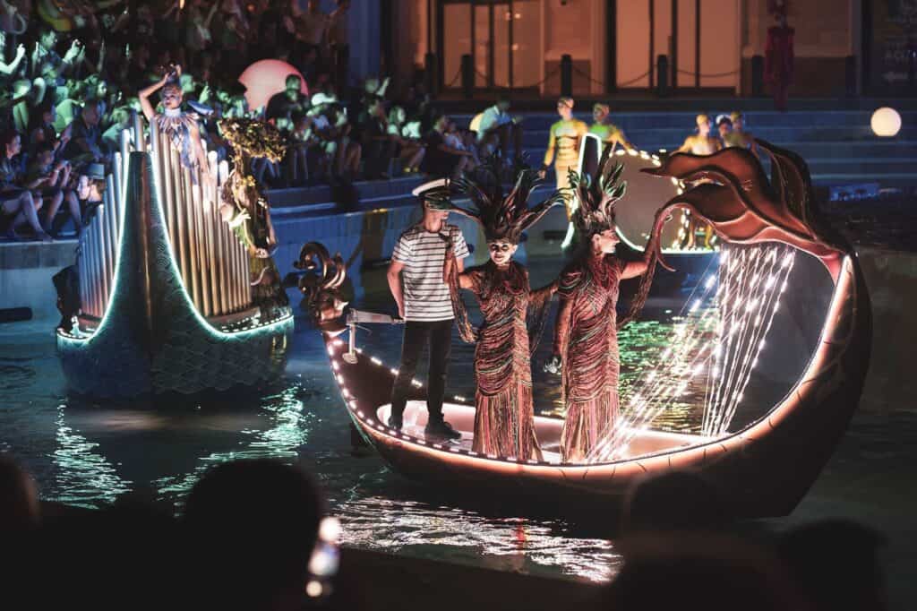 show van the land of legends kingdom hotel Show van The Land of Legends Kingdom Hotel