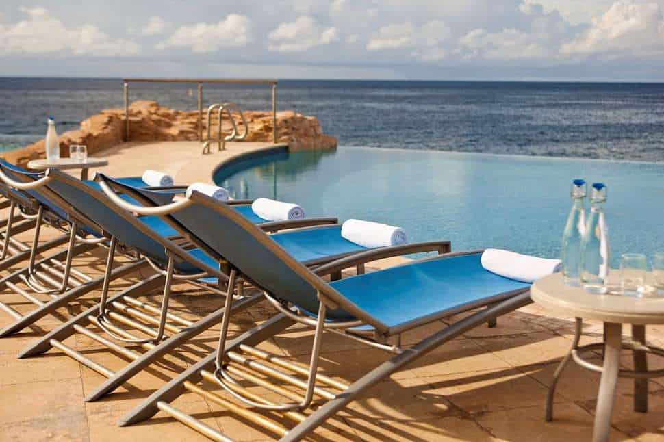 zwembad van renaissance curacao resort casino Zwembad van Renaissance Curacao Resort & Casino