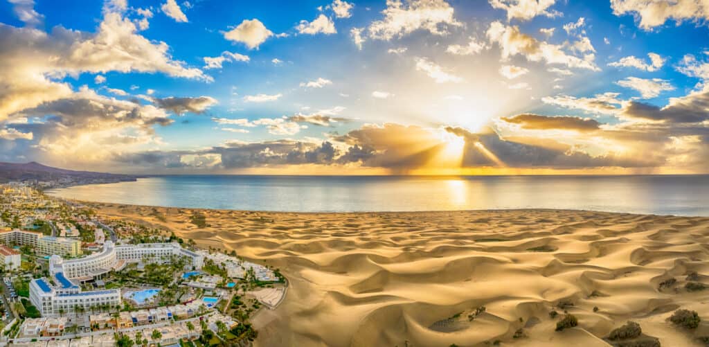 uitzicht over de duinen van maspalomas op gran canaria Uitzicht over de duinen van Maspalomas op Gran Canaria