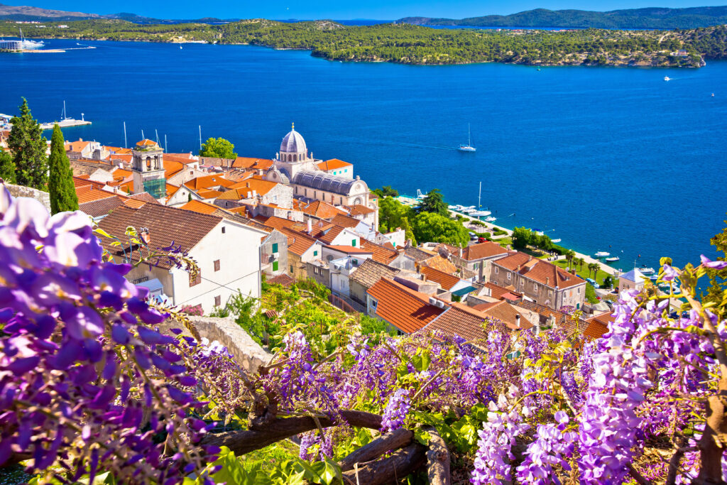 uitzicht over sibenik in kroatie Uitzicht over Sibenik in Kroatië