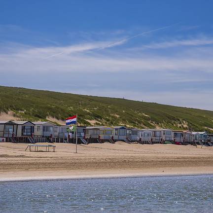 Strandhuisje op het strand van Egmond aan Zee, Nederland