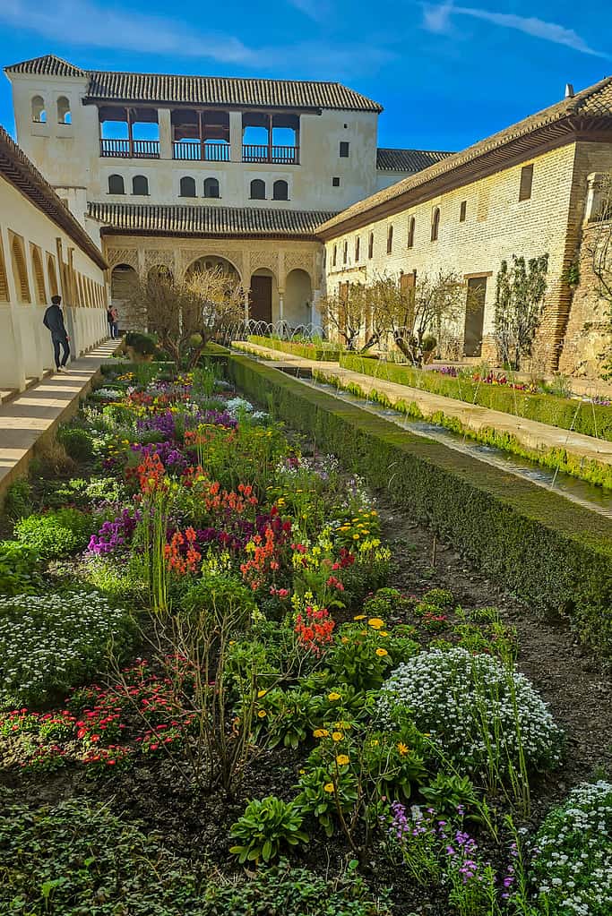 patio de la acequia generalife tuinen alhambra granada Patio de la Acequia van de Generalife tuinen in het Alhambra, Granada